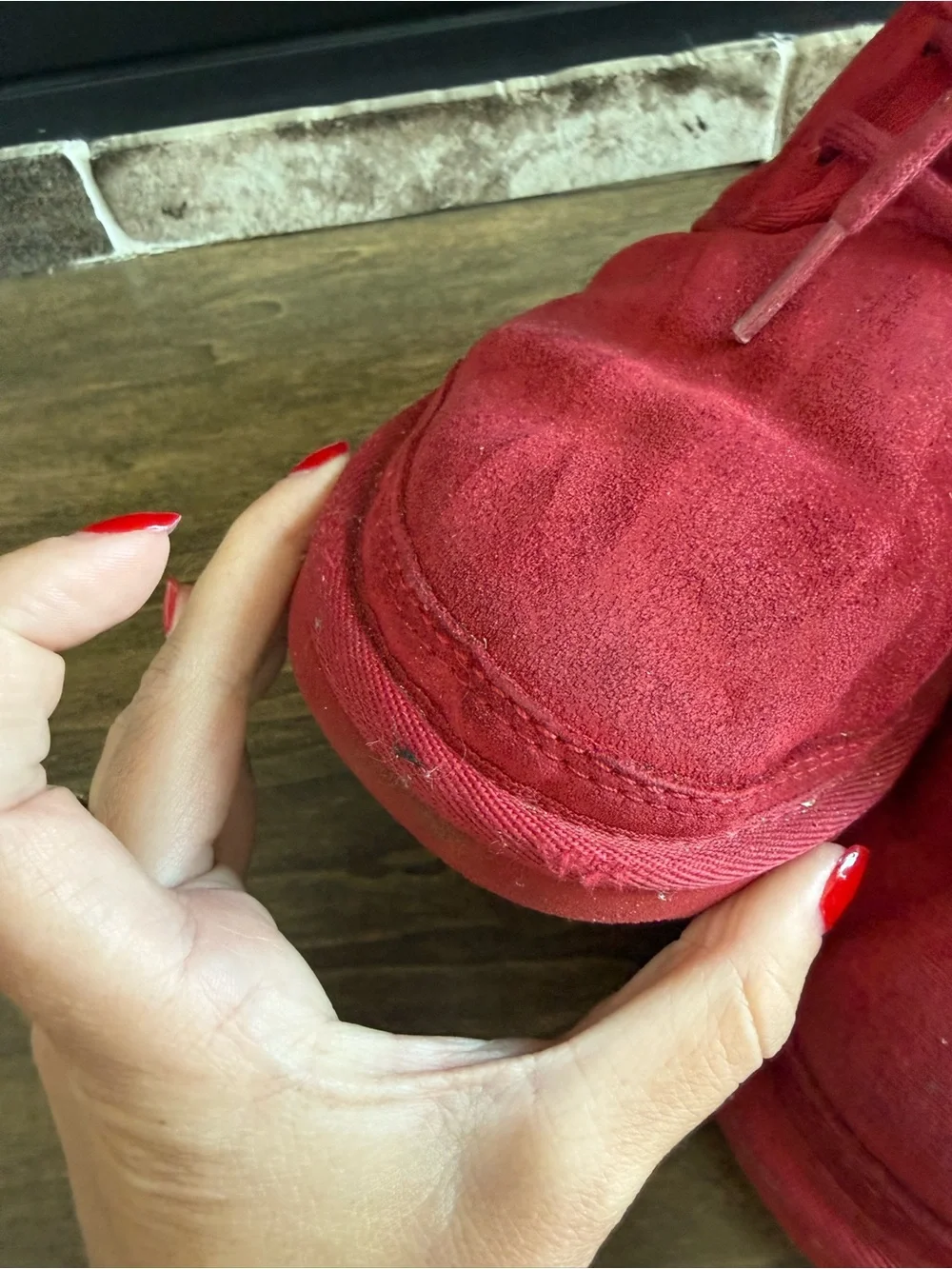 UGG Neumel Chukka Ankle Boots Red Suede Shearling Lined Women’s US 6